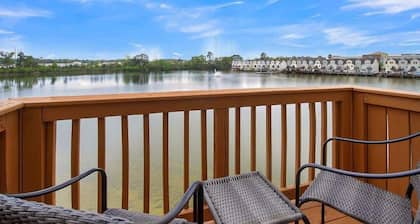 Lakefront Beautiful Townhome w/ Stunning Views!