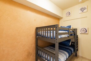 3 bedrooms, Internet, bed sheets, wheelchair access