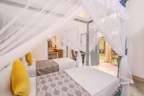 Deluxe Twin Room | Hypo-allergenic bedding, desk, soundproofing, iron/ironing board - The Dutch Bungalow (Galle)