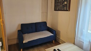 تلفزيون بشاشة مسطحة