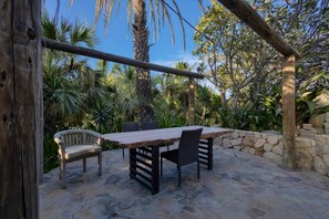 屋外ダイニングエリア