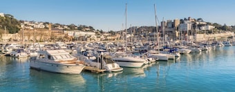 Chic Apartment, 5 Mins Walk To Beach. Restaurants, Netflix & WiFi, Parking.