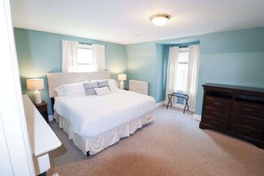 7 間睡房、書桌、熨斗/熨衫板、可攜式嬰兒床