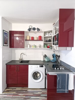 Fridge, microwave, oven, stovetop - The Walsh Bien Rare, Calme Dans une Cour Privé Sans Passage ni vi à vi (Bourges)