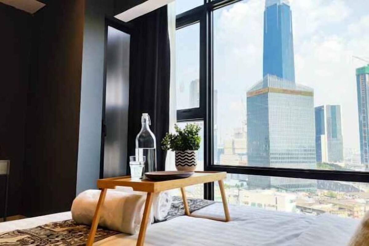 Cortinas opacas, tabla de planchar con plancha, wifi gratis