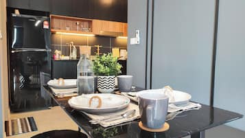 Studio Suite Tiêu chuẩn, quang cảnh thành phố | Khu vực ăn uống tại phòng