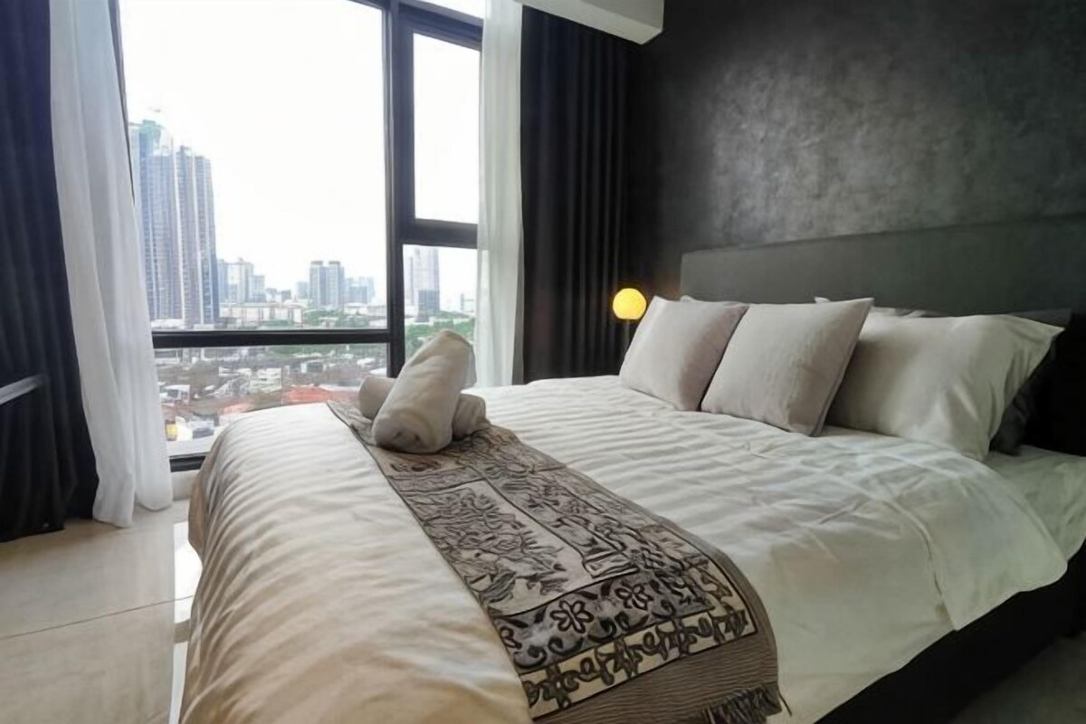 Blackout curtains, iron/ironing board, free WiFi