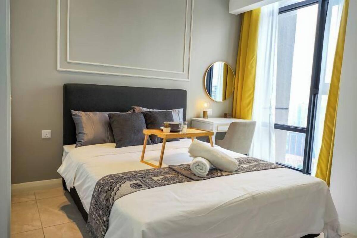 Cortinas opacas, tabla de planchar con plancha, wifi gratis