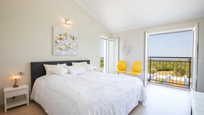 4 chambres, fer et planche à repasser, accès au Wi-Fi (inclus)