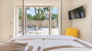 4 室のベッドルーム、アイロン / アイロン台、WiFi (無料)、ベッドシーツ