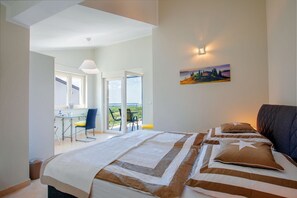 4 chambres, fer et planche à repasser, Wi-Fi gratuit, draps fournis
