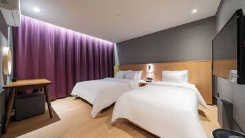 Habitación familiar con 2 camas individuales (Double + Single) | Ropa de cama de alta calidad, edredón y camas con efecto memoria