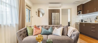 VAQUAY Little Audrey Guesthouse In Ivanhoe | City Fringe Getaway Near Hospitals