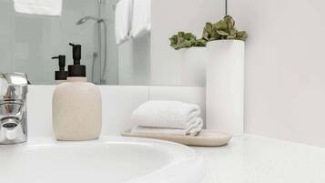 Shower, hair dryer, towels, shampoo