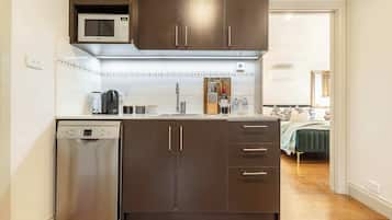 Fridge, microwave, dishwasher, coffee/tea maker