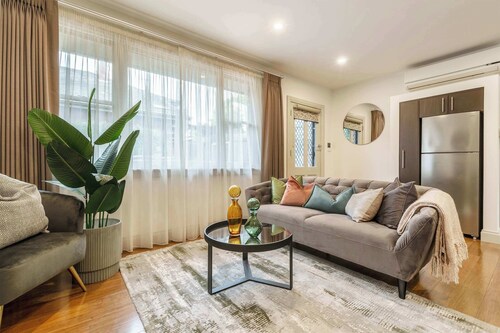 Pet-friendly guesthouse with garden and playground