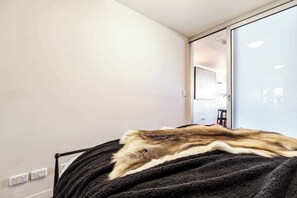 1 chambre, fer et planche à repasser, Wi-Fi gratuit, draps fournis