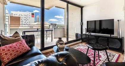 Stylish Escape Near Swinburne & Hawthorn Hotspots