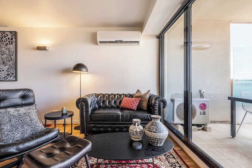 Hawthorn Retreat With Balcony Near Swinburne Uni - Ivanhoe