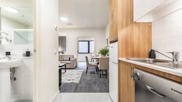 Fridge, microwave, stovetop, dishwasher