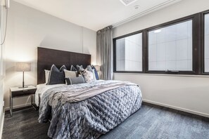 1 slaapkamer, een strijkplank/strijkijzer, wifi, beddengoed