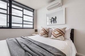 3 makuuhuonetta, työpöytä, silitysrauta/-lauta, Wi-Fi