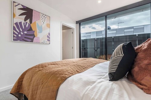 Riverside top-floor apartment with Yarra views