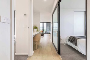 3 bedrooms, desk, iron/ironing board, WiFi