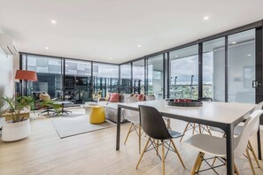 Dining - Yarra River Splendour In Stylish Penthouse Getaway (Abbotsford)