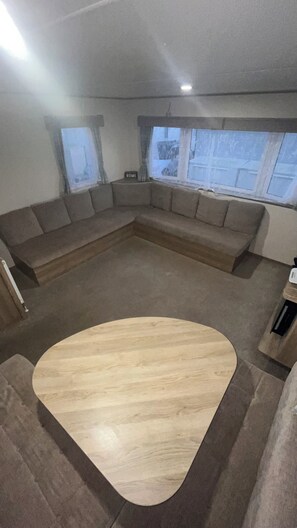 Cabin | Living area - Rc 39 (Felixstowe)