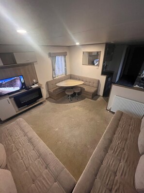 Cabin | Living area - Rc 39 (Felixstowe)