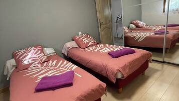 3 chambres, fer et planche Ă repasser, Wi-Fi, draps fournis