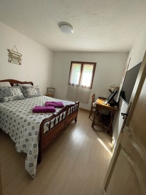 3 bedrooms, iron/ironing board, WiFi, bed sheets - Maison Familiale au Calme, à Seulement 10 Minutes de Grasse Capitale du Parfum (Grasse)