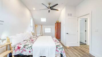 3 bedrooms, travel crib, WiFi