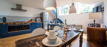 The Old Chapel - Stylishly restored old chapel with a luxurious finish