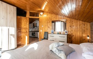 2 habitaciones, tabla de planchar con plancha y cuna de viaje 