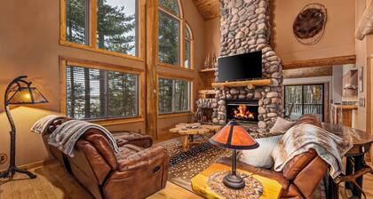 Hot Tub, Theatre, Pool Table, AC - Lakefront Living!