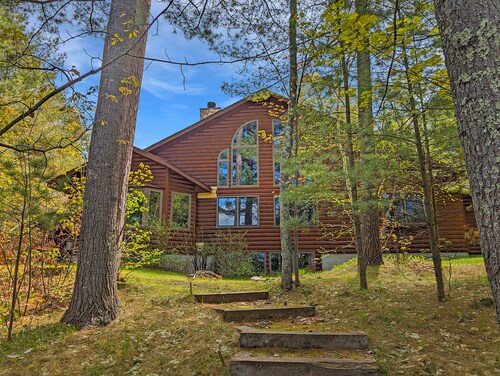 Near Snowmobile Trails - Hot Tub, Theatre, Foosball, Dogs OK