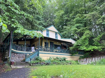 Rice Heritage Cottage showing north and south porches