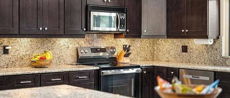 Refrigerador, microondas, horno, placa de cocina