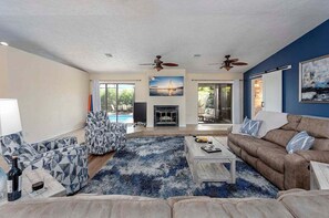 Smart TV - Orchid - Great Location with Tiki Hut and Bikes (Cape Coral)