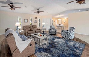 Smart TV - Orchid - Great Location with Tiki Hut and Bikes (Cape Coral)