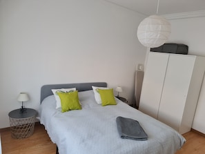 2 chambres, fer et planche à repasser, Wi-Fi gratuit, draps fournis