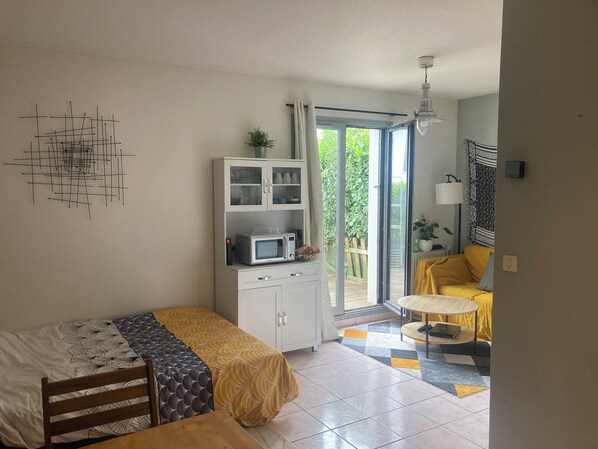 1 habitación, wifi y ropa de cama