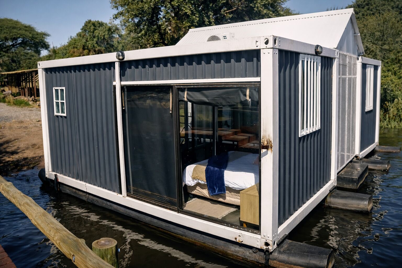 Signature Room, River View | Desk, soundproofing, free WiFi, bed sheets