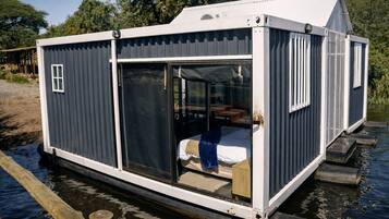 Signature Room, River View | Desk, soundproofing, free WiFi, bed sheets