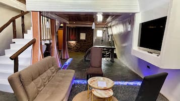 1 habitación, escritorio, wifi gratis y ropa de cama