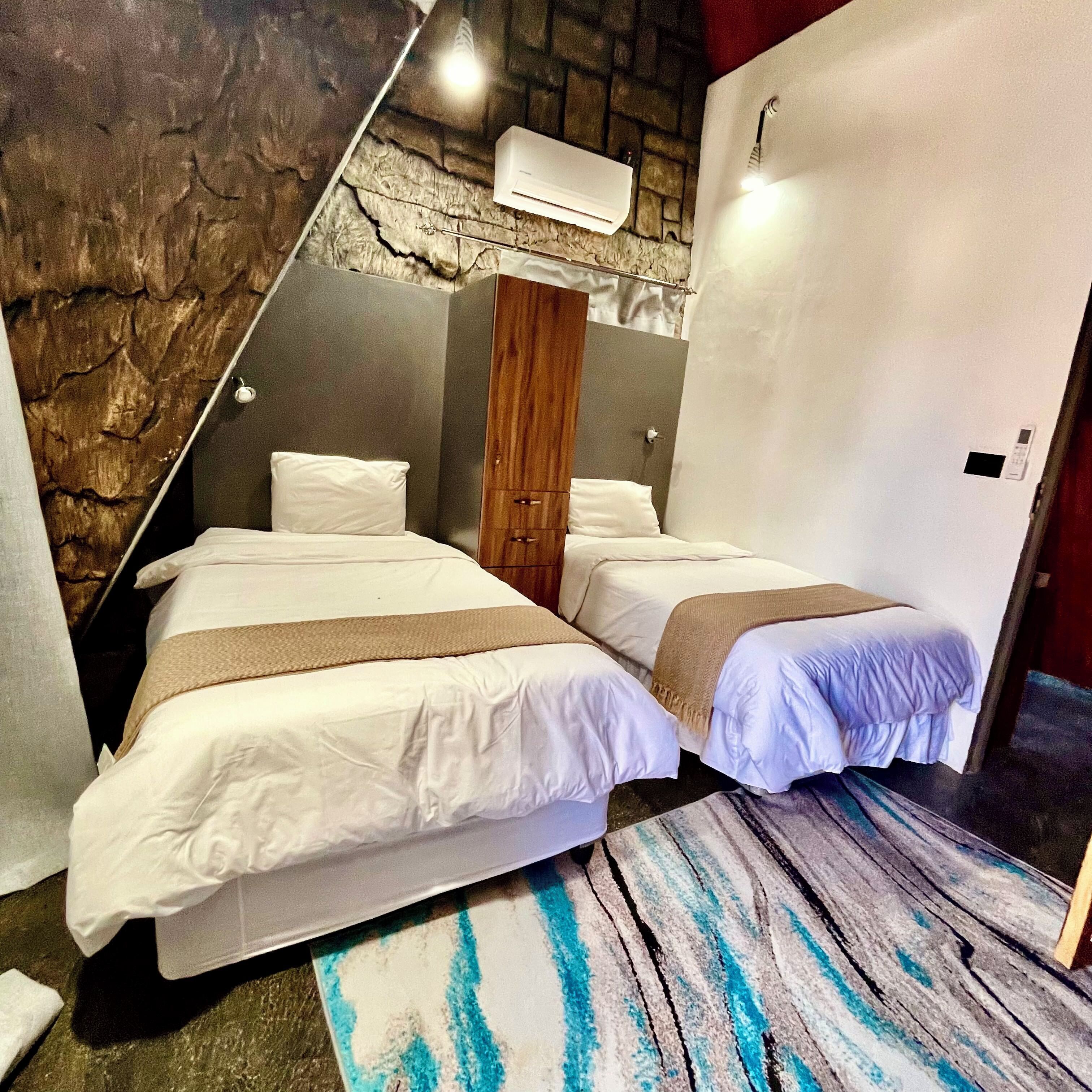 Standard Twin Room | Desk, free WiFi, bed sheets