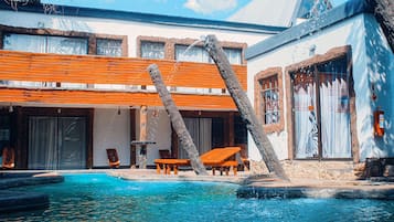 Kolam renang outdoor