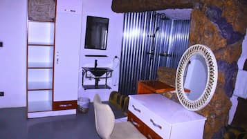 Executive Double Room, Patio | 1 bedroom, desk, free WiFi, bed sheets